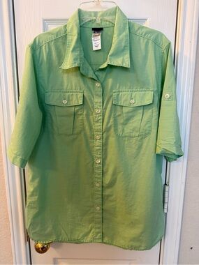 Patagonia Women’s Light Green Button-Up Shirt Size S.       0035